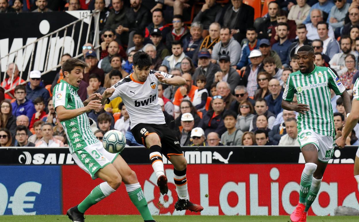 Carlos Soler da un pase para superar la marca de Edgar y Emerson