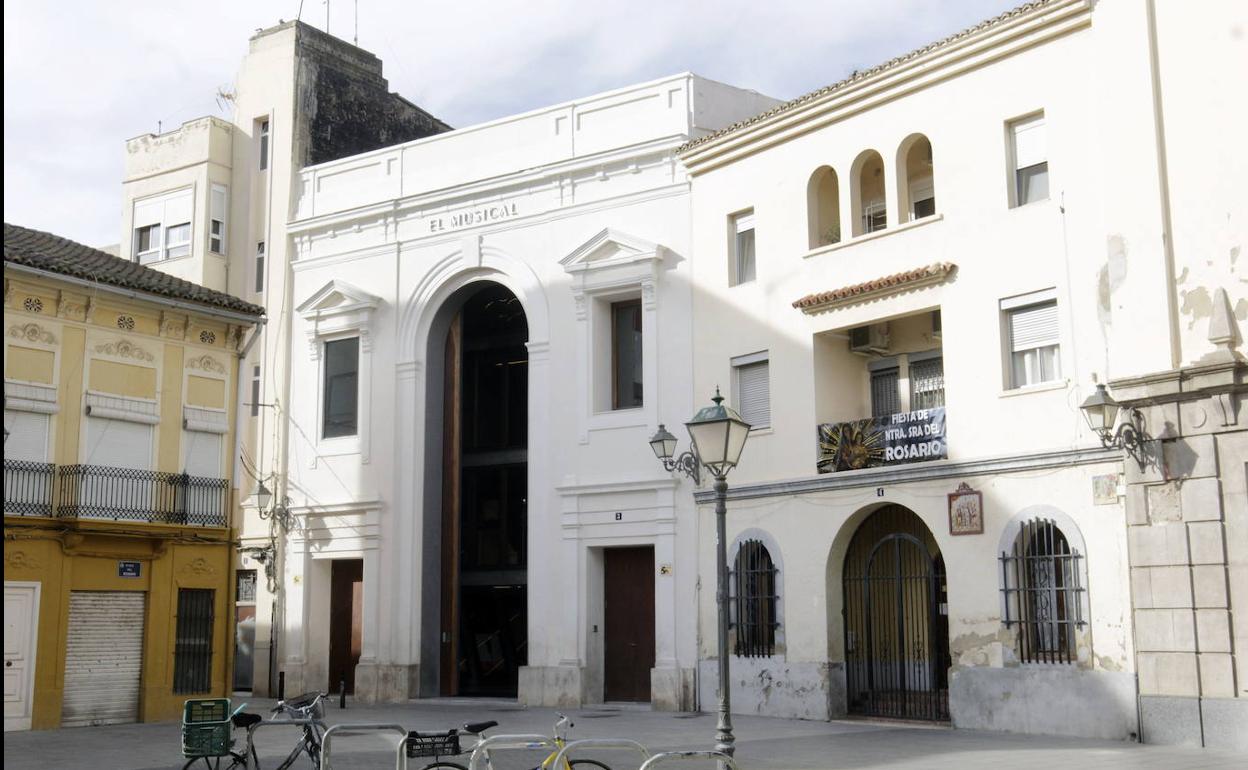 Fachada principal del Teatro El Musical.