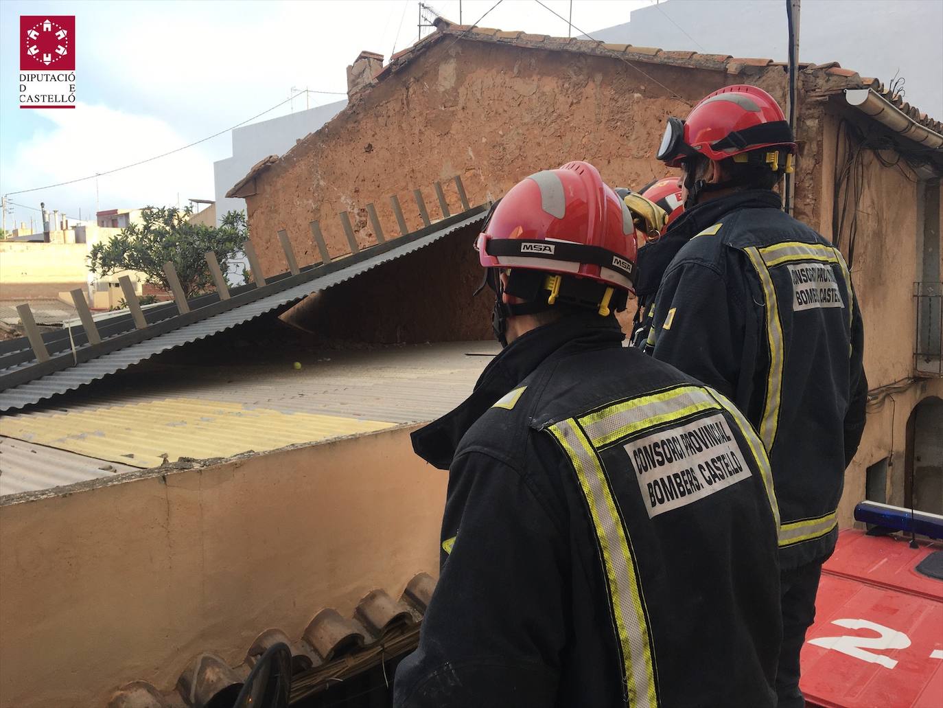 Bomberos de Castellón atienden casi medio centenar de avisos durante la mañana por el viento