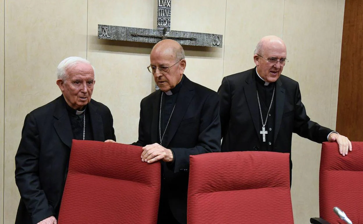 Ricardo Blázquez, junto con el cardenal Antonio Cañizares y su homólogo Carlos Osoro. 