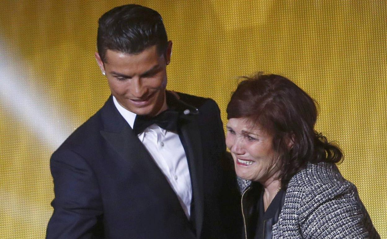 Ronaldo y su madre. 