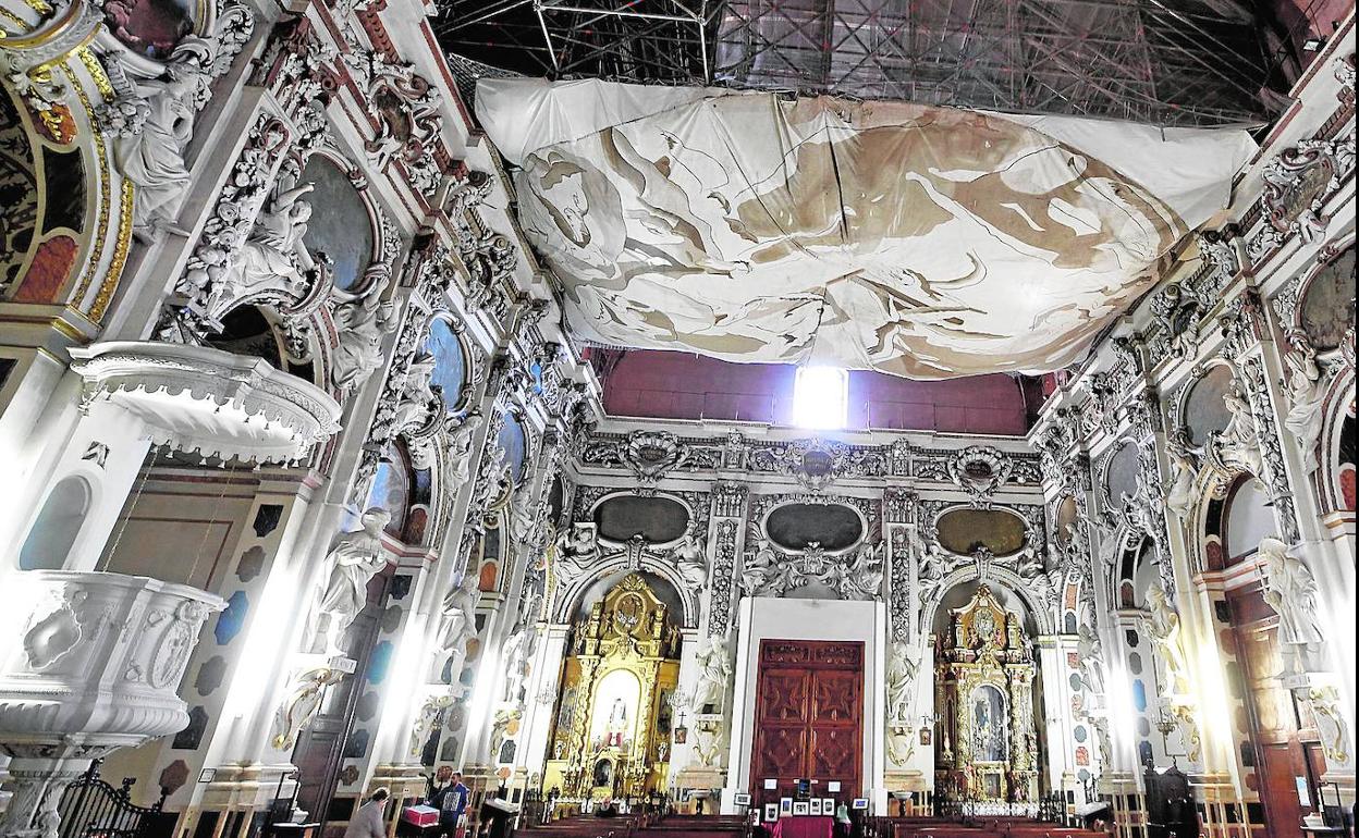 Interior de la iglesia de los Santos Juanes. 