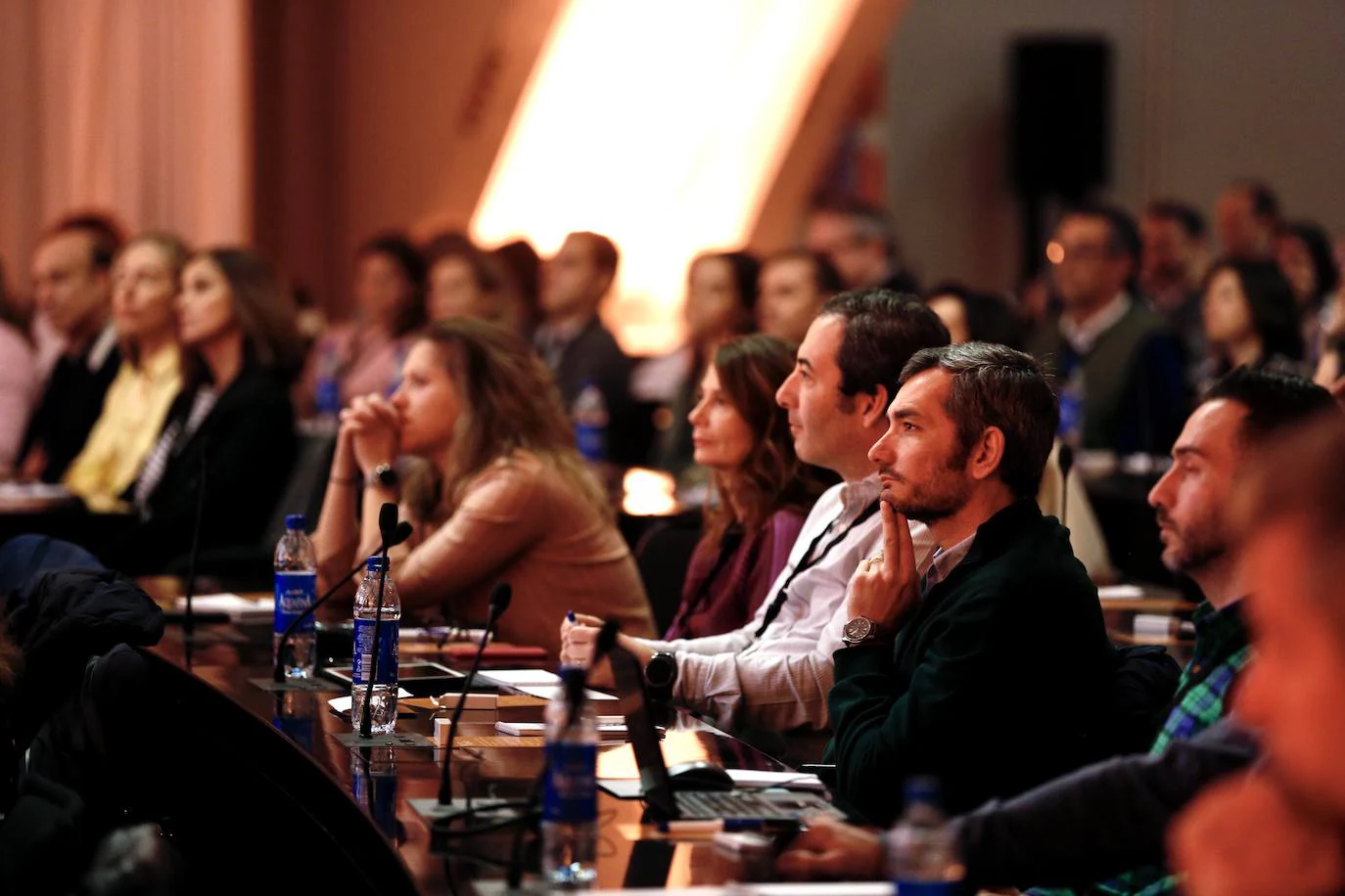 El Auditorio Santiago Grisolía del Museo Príncipe Felipe de la Ciudad de las Artes y las Ciencias sirvió de escenario para que la magia de los Premios Genio impregnara al centenar de personas que acudieron para escuchar ponentes de máximo nivel en el terreno del entretenimiento, la historia o la psicología.