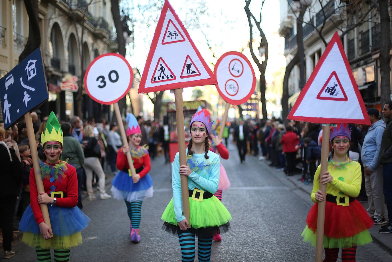 Fotos: La magia de la Cabalgata del Ninot estrena las Fallas