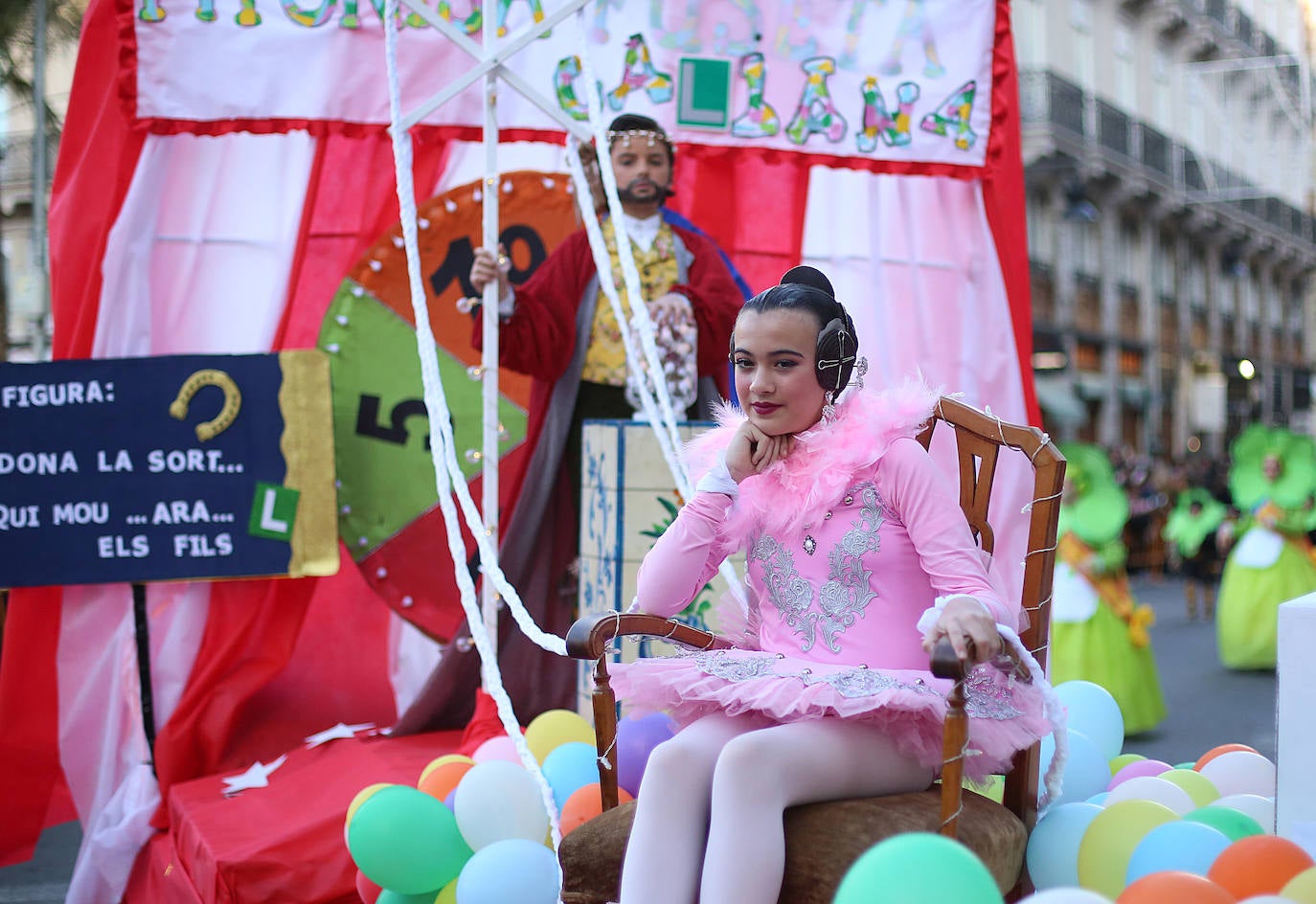 Fotos: La magia de la Cabalgata del Ninot estrena las Fallas