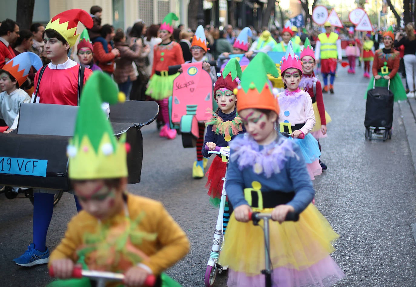 Fotos: La magia de la Cabalgata del Ninot estrena las Fallas