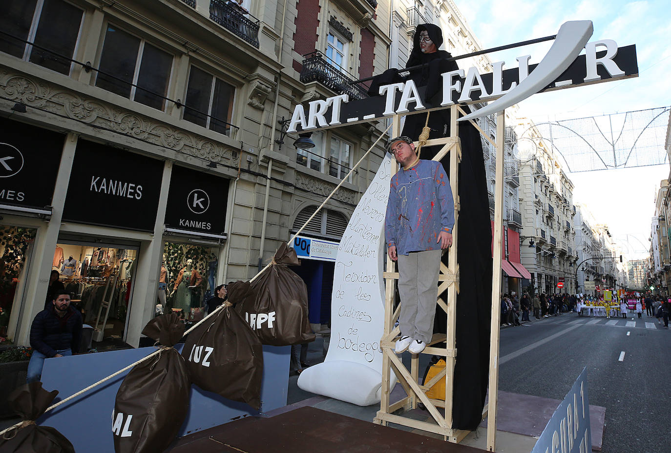 Fotos: La magia de la Cabalgata del Ninot estrena las Fallas