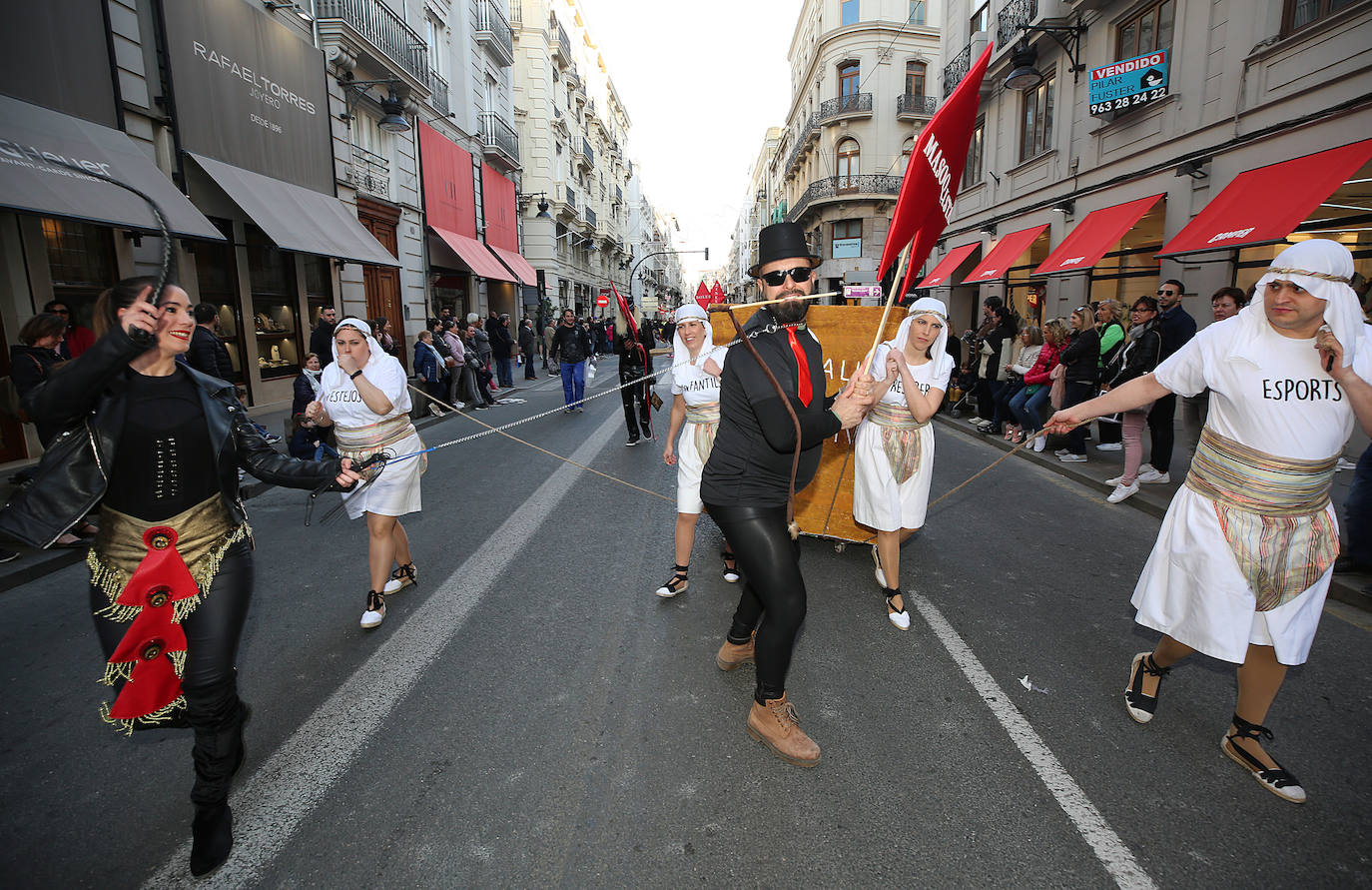 Fotos: La magia de la Cabalgata del Ninot estrena las Fallas