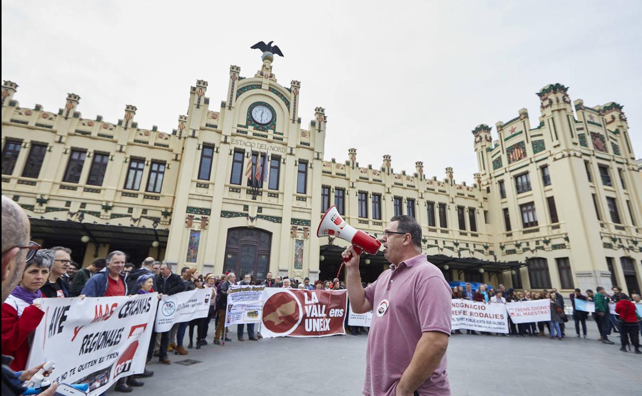 Concentración en Valencia para reclamar «un servicio de ferrocarril digno». 