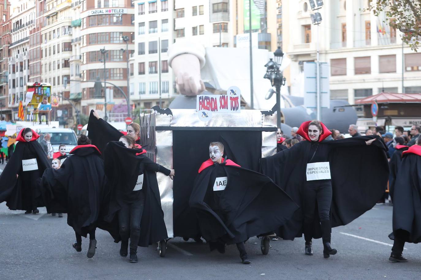 Fotos: La magia de la Cabalgata del Ninot estrena las Fallas