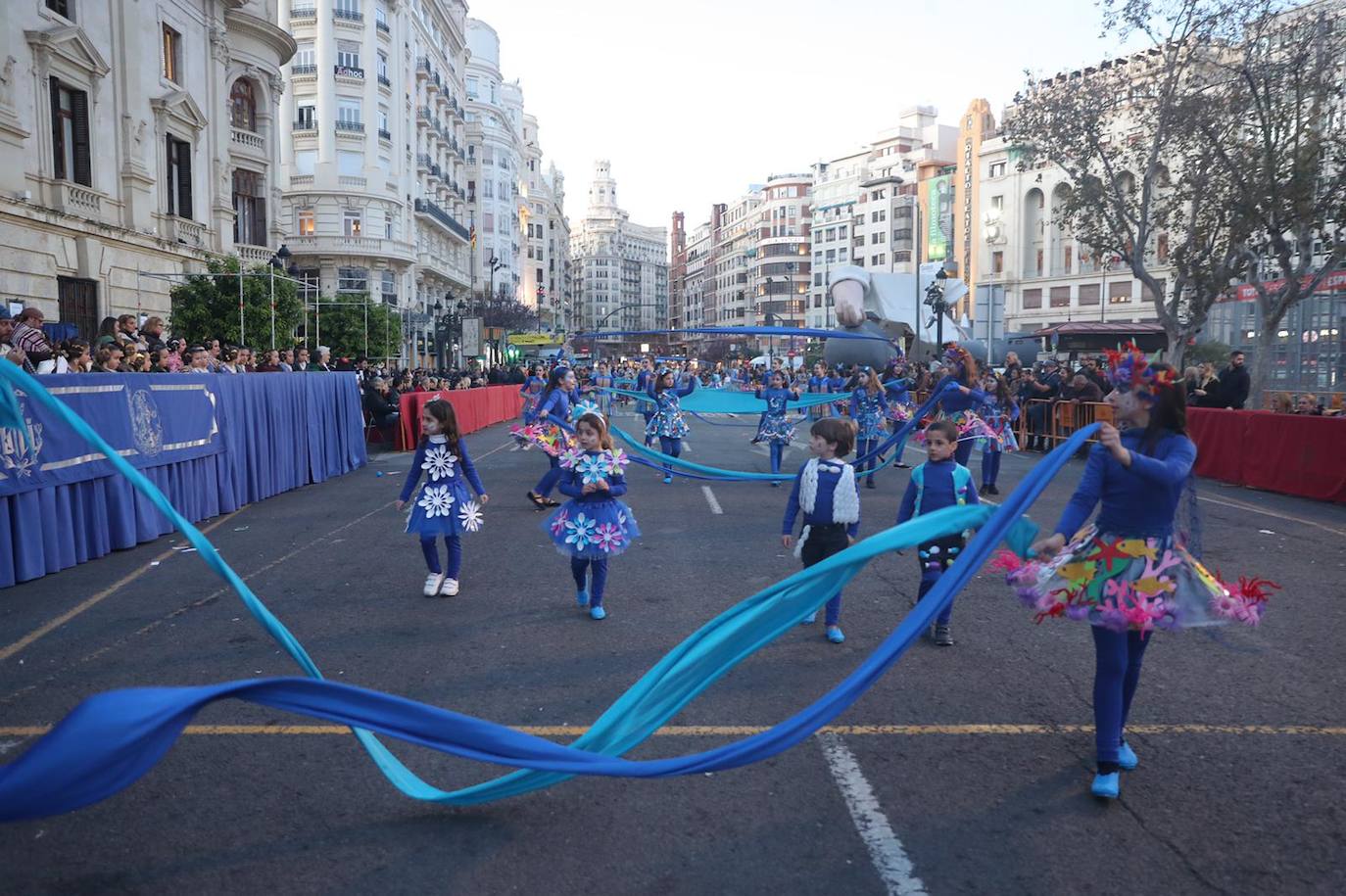 Fotos: La magia de la Cabalgata del Ninot estrena las Fallas