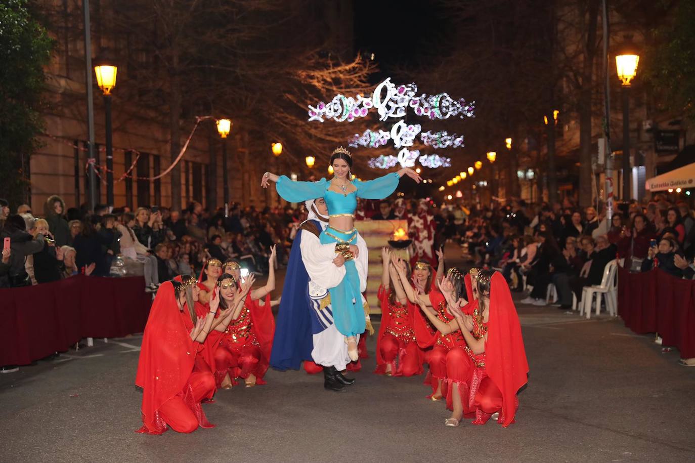 Fotos: La magia de la Cabalgata del Ninot estrena las Fallas