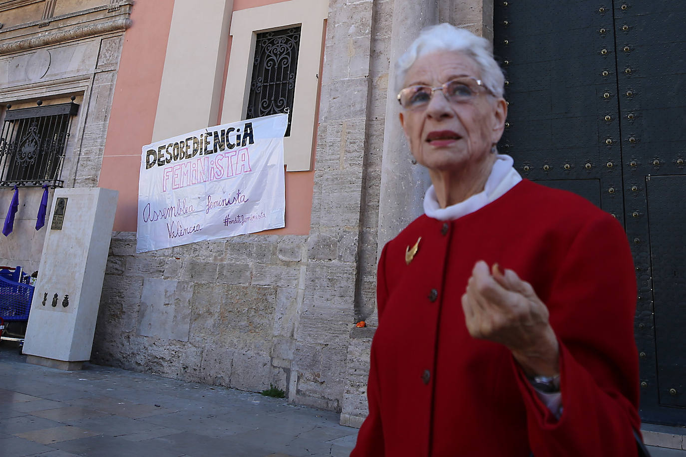 Concentración feminista en la Plaza de la Virgen