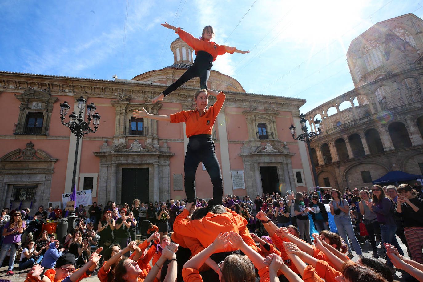 Concentración feminista en la Plaza de la Virgen