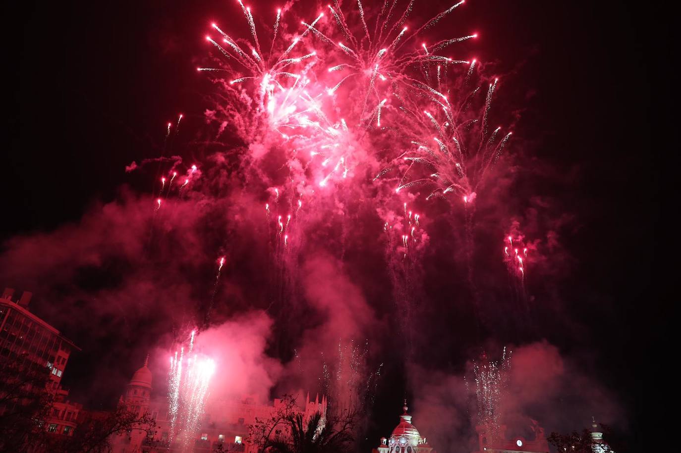 Mascletà nocturna de la Pirotecnia Tomás en las Fallas 2020 de Valencia