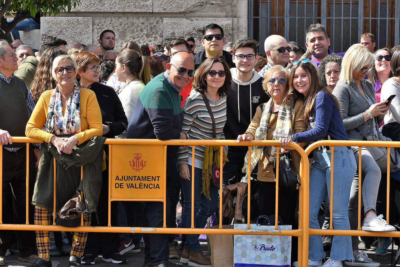 Pirotecnia del Mediterráneo triunfa con su mascletà al revés.