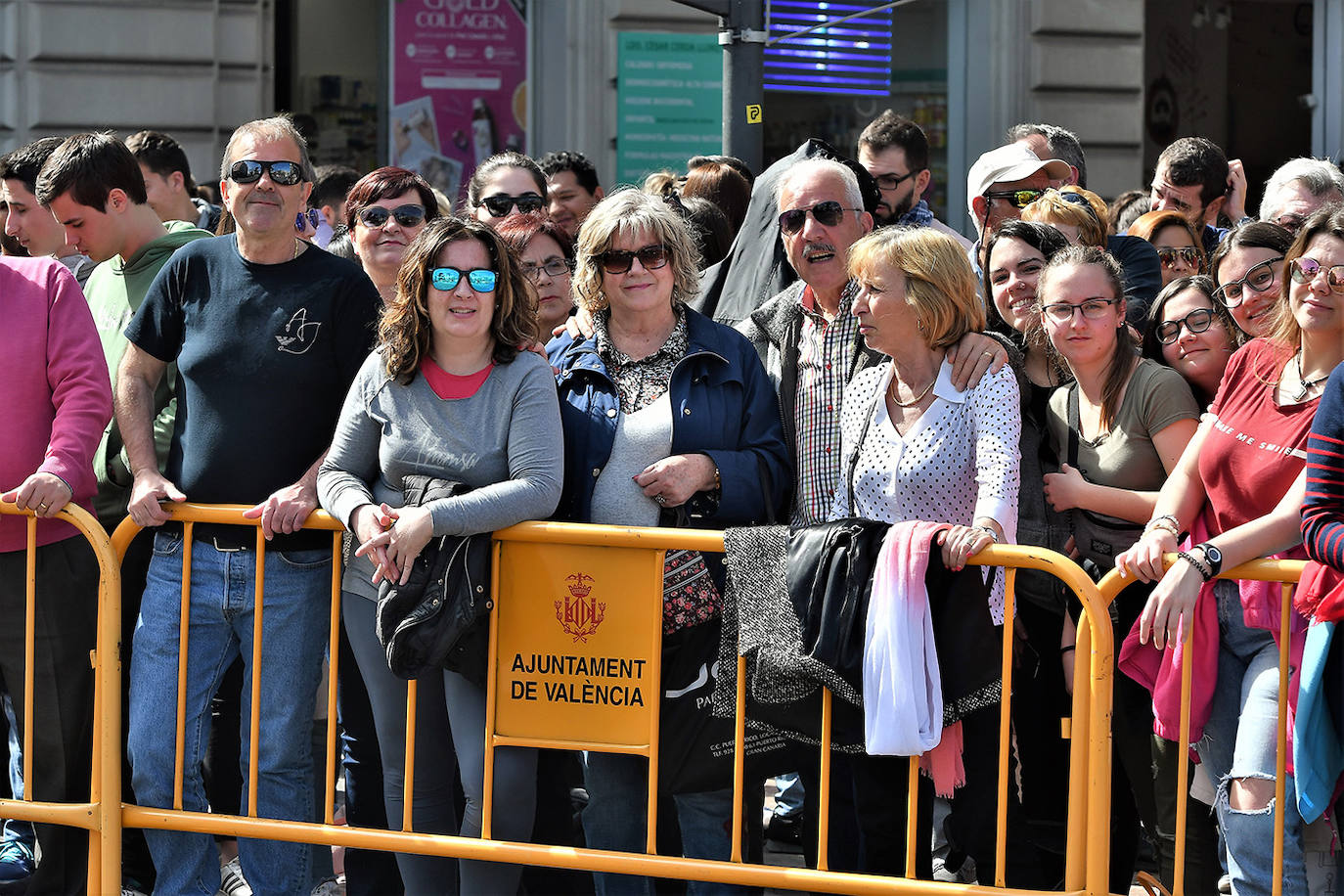 Pirotecnia del Mediterráneo triunfa con su mascletà al revés.