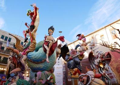 Imagen secundaria 1 - Falla Plaza El Pilar 2018, obra del artista Paco Torres. 