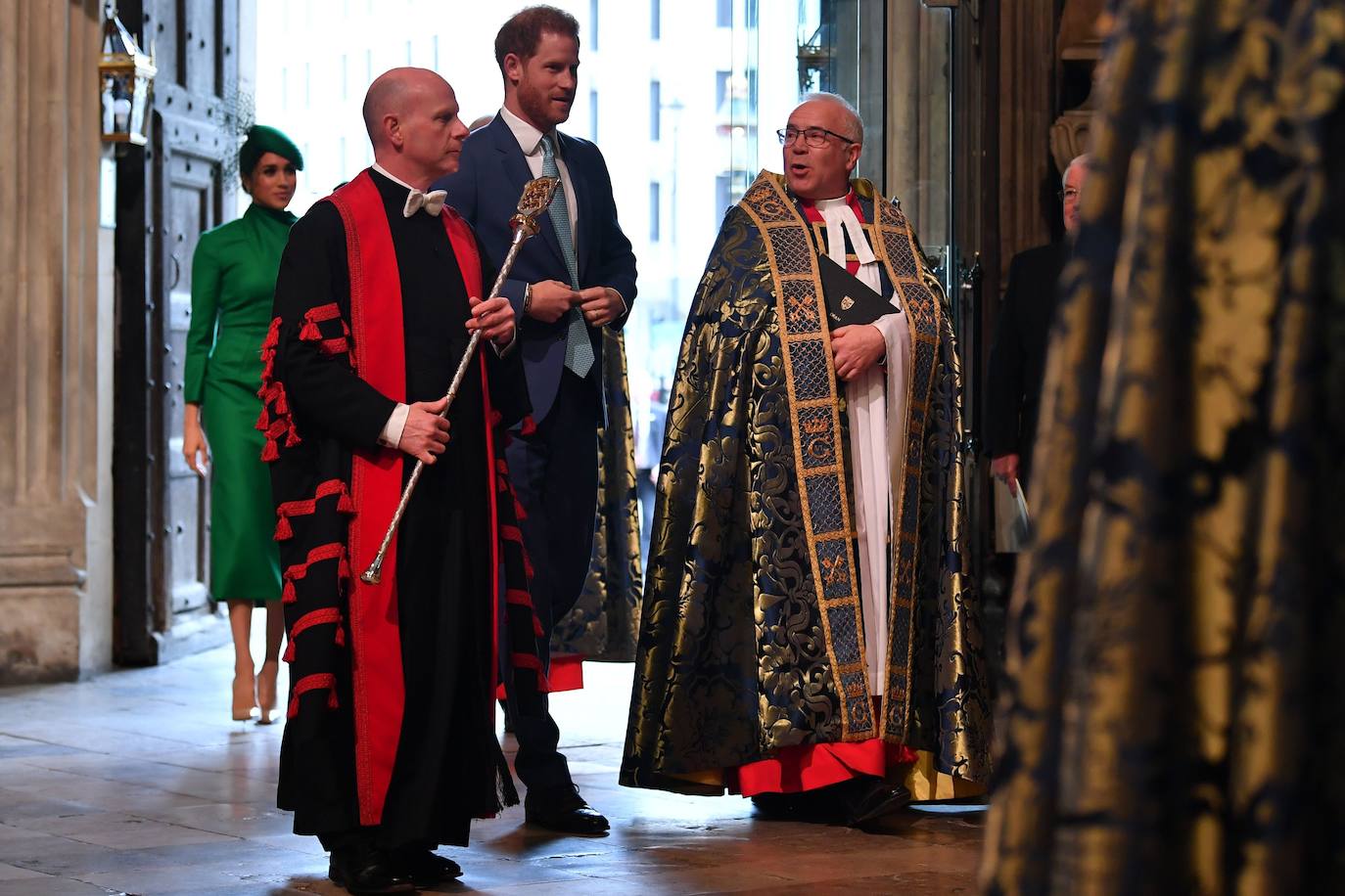 Relajados y sonrientes, el duque y la duquesa de Sussex hicieron este lunes su última aparición como miembros de la realeza británica, acompañando a la reina Isabel II en un oficio religioso en Londres, antes de dar el salto a su nueva vida. Ambos asistieron junto a los otros miembros de la familia real a una misa la Abadía de Westminster con motivo del día de la Mancomunidad británica.