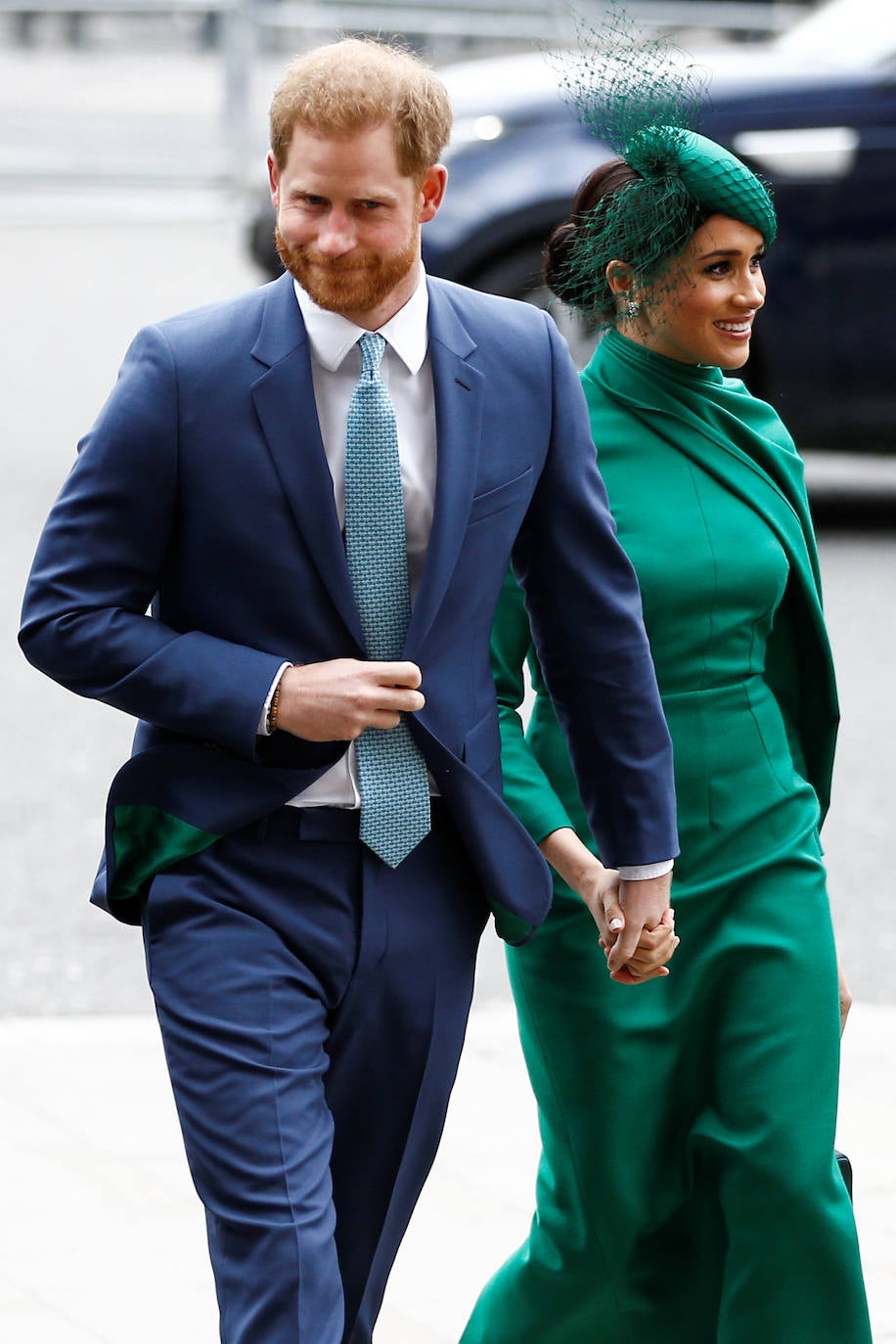 Relajados y sonrientes, el duque y la duquesa de Sussex hicieron este lunes su última aparición como miembros de la realeza británica, acompañando a la reina Isabel II en un oficio religioso en Londres, antes de dar el salto a su nueva vida. Ambos asistieron junto a los otros miembros de la familia real a una misa la Abadía de Westminster con motivo del día de la Mancomunidad británica.