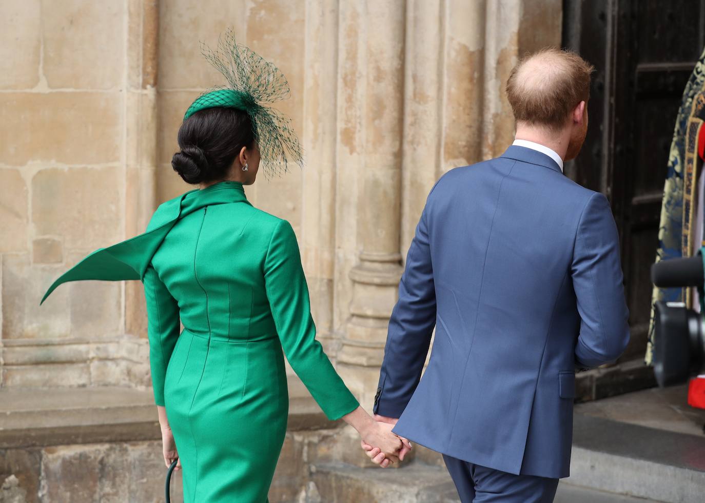 Relajados y sonrientes, el duque y la duquesa de Sussex hicieron este lunes su última aparición como miembros de la realeza británica, acompañando a la reina Isabel II en un oficio religioso en Londres, antes de dar el salto a su nueva vida. Ambos asistieron junto a los otros miembros de la familia real a una misa la Abadía de Westminster con motivo del día de la Mancomunidad británica.