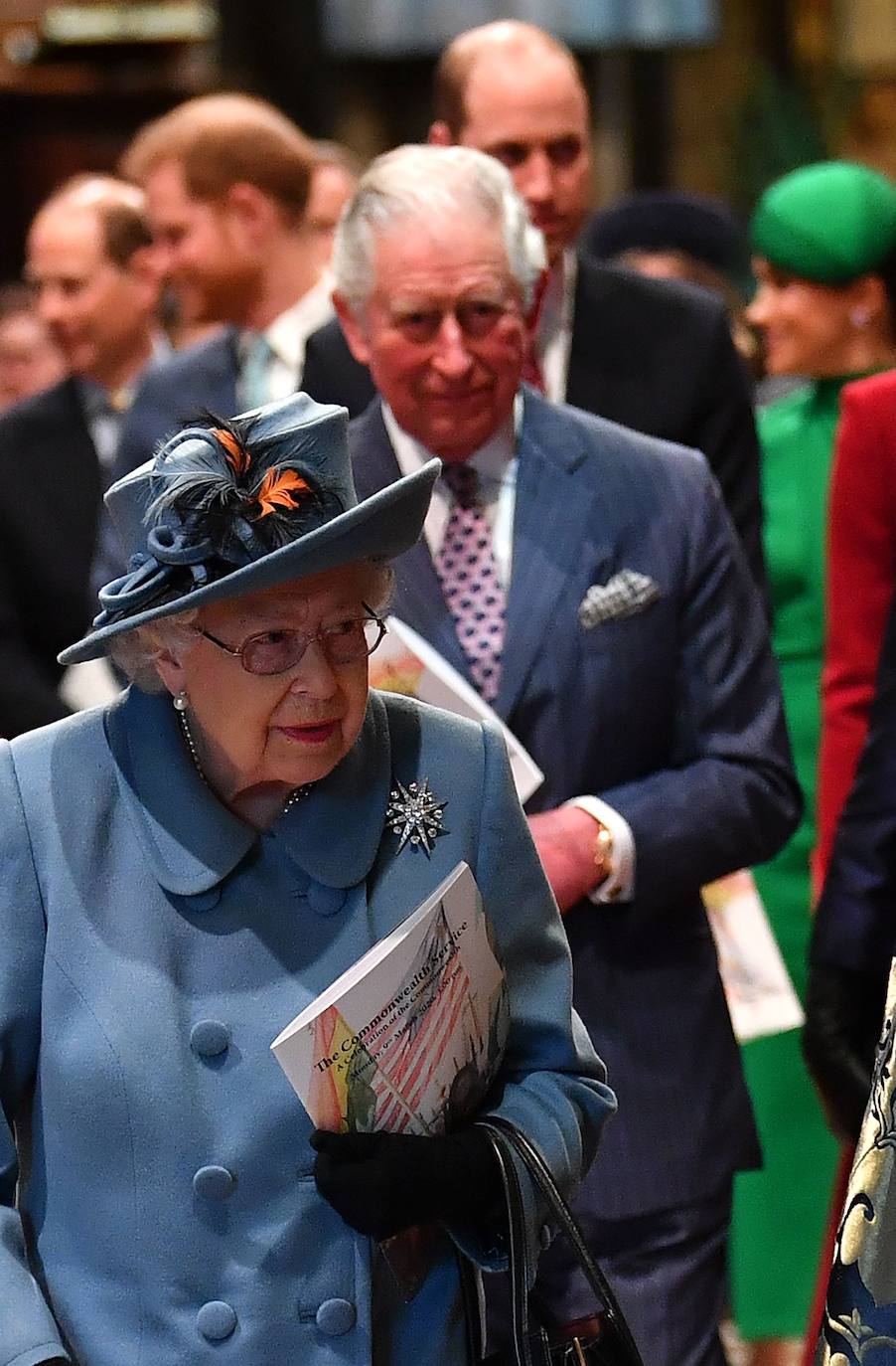 Relajados y sonrientes, el duque y la duquesa de Sussex hicieron este lunes su última aparición como miembros de la realeza británica, acompañando a la reina Isabel II en un oficio religioso en Londres, antes de dar el salto a su nueva vida. Ambos asistieron junto a los otros miembros de la familia real a una misa la Abadía de Westminster con motivo del día de la Mancomunidad británica.