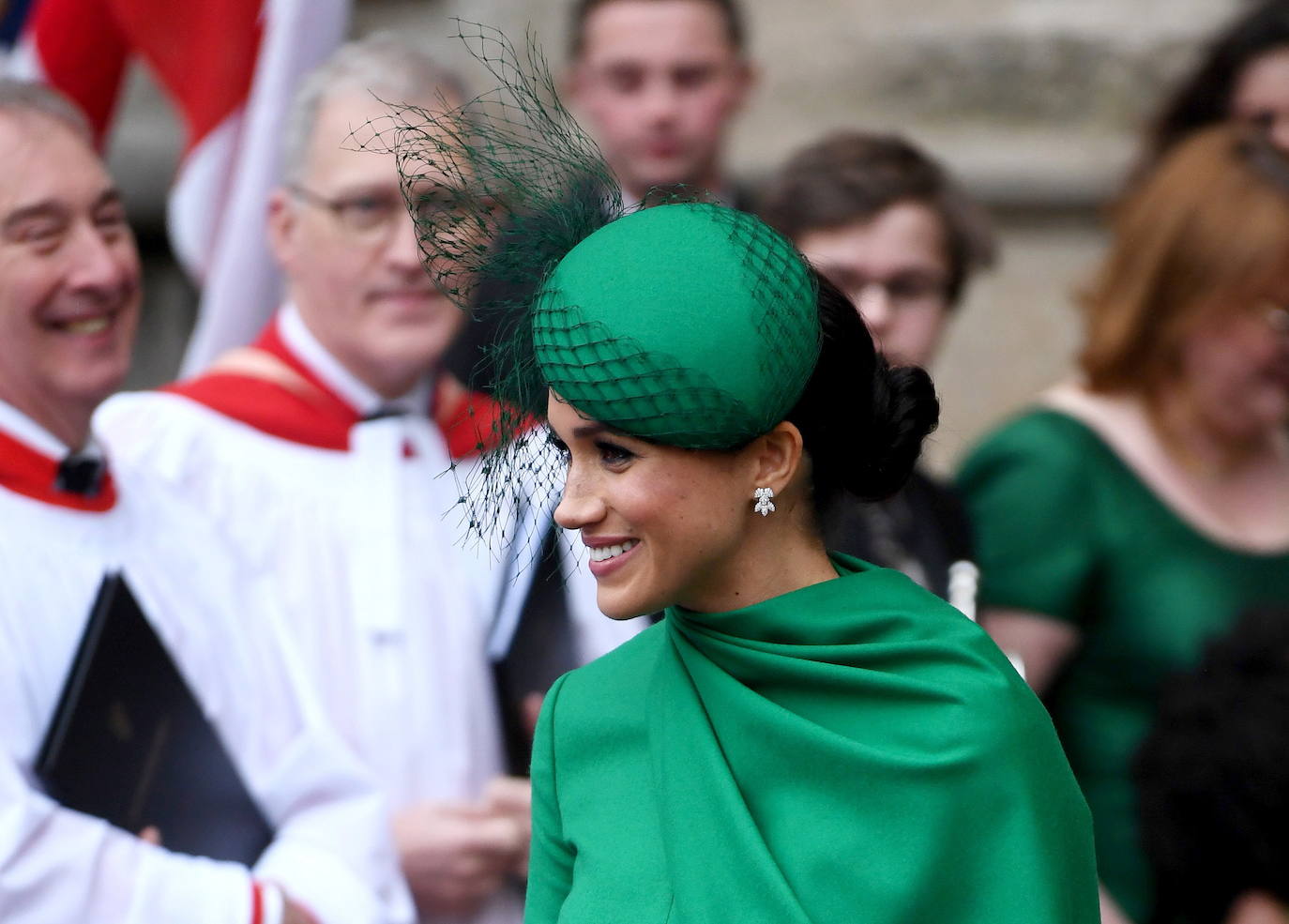 Relajados y sonrientes, el duque y la duquesa de Sussex hicieron este lunes su última aparición como miembros de la realeza británica, acompañando a la reina Isabel II en un oficio religioso en Londres, antes de dar el salto a su nueva vida. Ambos asistieron junto a los otros miembros de la familia real a una misa la Abadía de Westminster con motivo del día de la Mancomunidad británica.