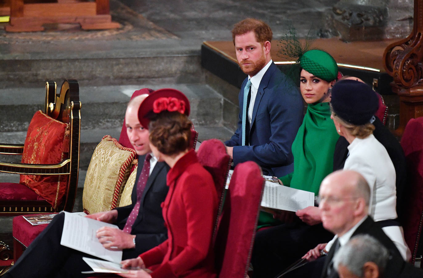 Relajados y sonrientes, el duque y la duquesa de Sussex hicieron este lunes su última aparición como miembros de la realeza británica, acompañando a la reina Isabel II en un oficio religioso en Londres, antes de dar el salto a su nueva vida. Ambos asistieron junto a los otros miembros de la familia real a una misa la Abadía de Westminster con motivo del día de la Mancomunidad británica.