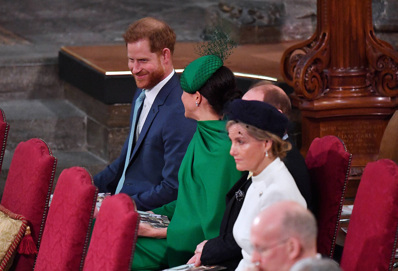 Relajados y sonrientes, el duque y la duquesa de Sussex hicieron este lunes su última aparición como miembros de la realeza británica, acompañando a la reina Isabel II en un oficio religioso en Londres, antes de dar el salto a su nueva vida. Ambos asistieron junto a los otros miembros de la familia real a una misa la Abadía de Westminster con motivo del día de la Mancomunidad británica.