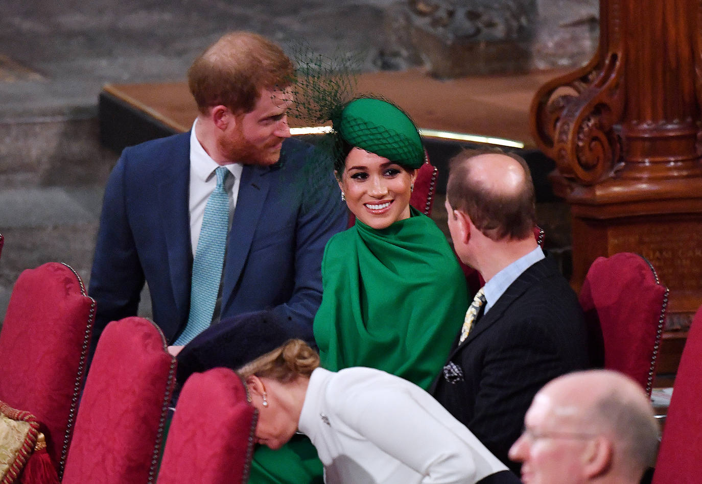 Relajados y sonrientes, el duque y la duquesa de Sussex hicieron este lunes su última aparición como miembros de la realeza británica, acompañando a la reina Isabel II en un oficio religioso en Londres, antes de dar el salto a su nueva vida. Ambos asistieron junto a los otros miembros de la familia real a una misa la Abadía de Westminster con motivo del día de la Mancomunidad británica.