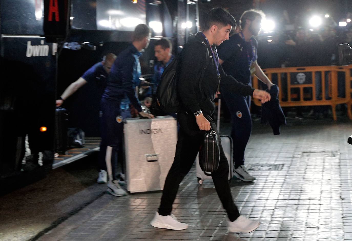 Fotos: La afición recibe al Valencia CF en Mestalla