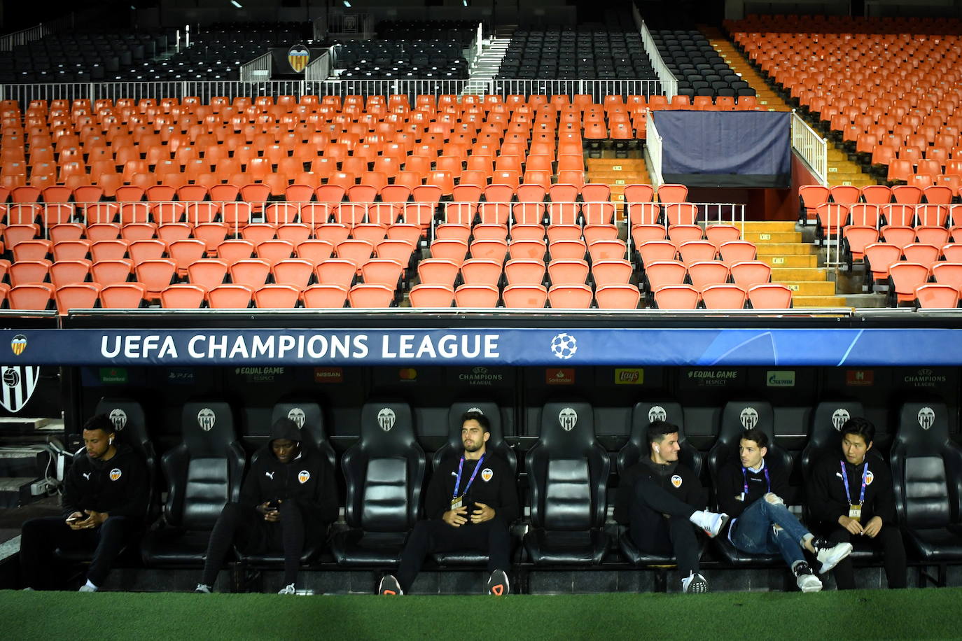 Fotos: La afición recibe al Valencia CF en Mestalla