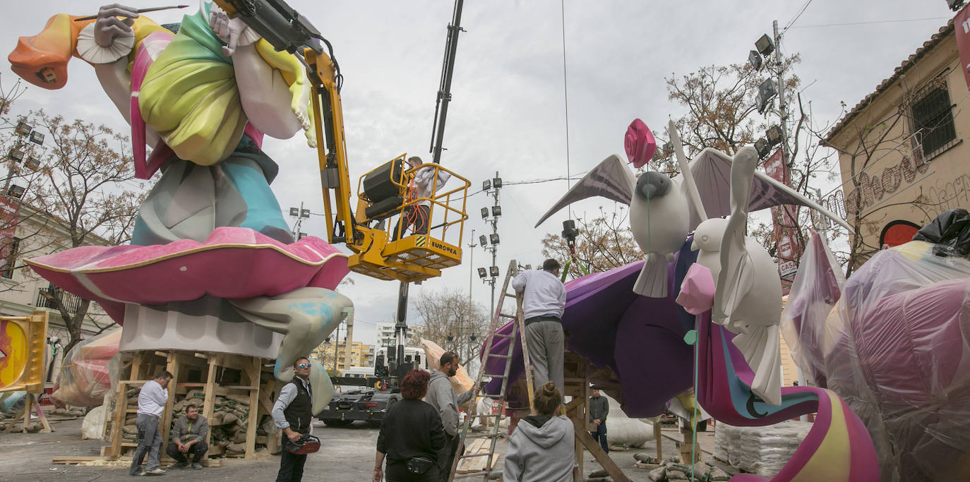 Las Fallas 2020 de Valencia pasan a la historia por haberse celebrado hasta la mitad de su programa de actos previsto. La alerta por el coronavirus ha provocado que el Gobierno de España haya decidido «aplazar» las Fallas de Valencia, según ha informado el presidente de la Generalitat Valenciana en una comparecencia en la que ha incidido que «se celebrarán cuando la situación sanitaria lo permitan». Estos son algunos de los monumentos falleros que ya habían comenzado a montarse en las calles de la ciudad.