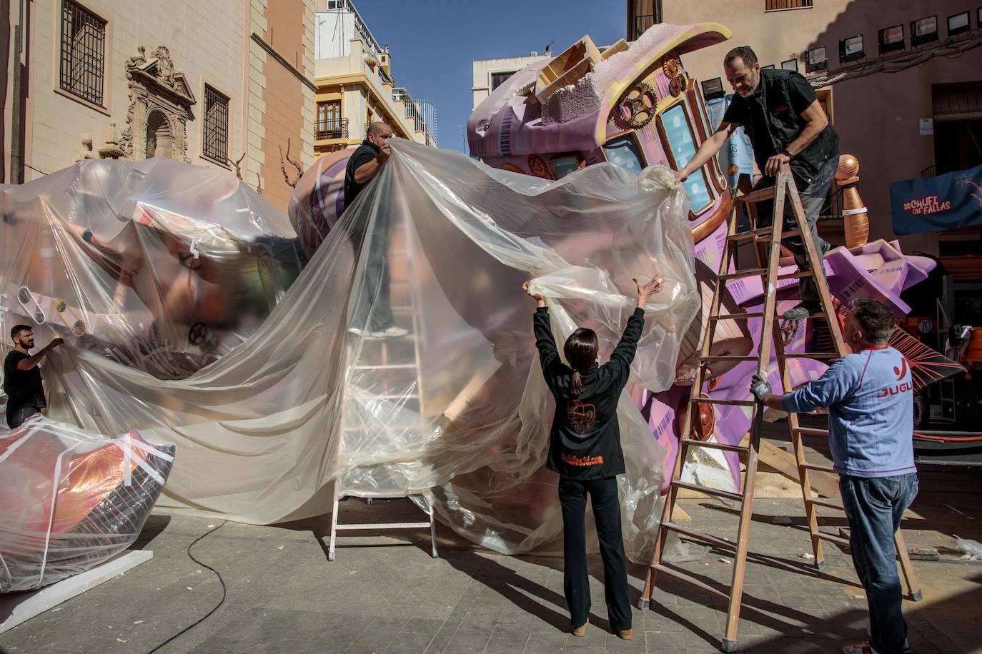 Las Fallas de Valencia se suspendieron el pasado 10 de marzo por la pandemia del coronavirus, una medida histórica que no ocurría desde la Guerra Civil. El sector vive en la incertidumbre desde entonces.