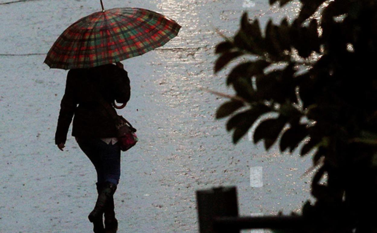 Lluvia en la ciudad de Valencia, en una imagen de archivo.