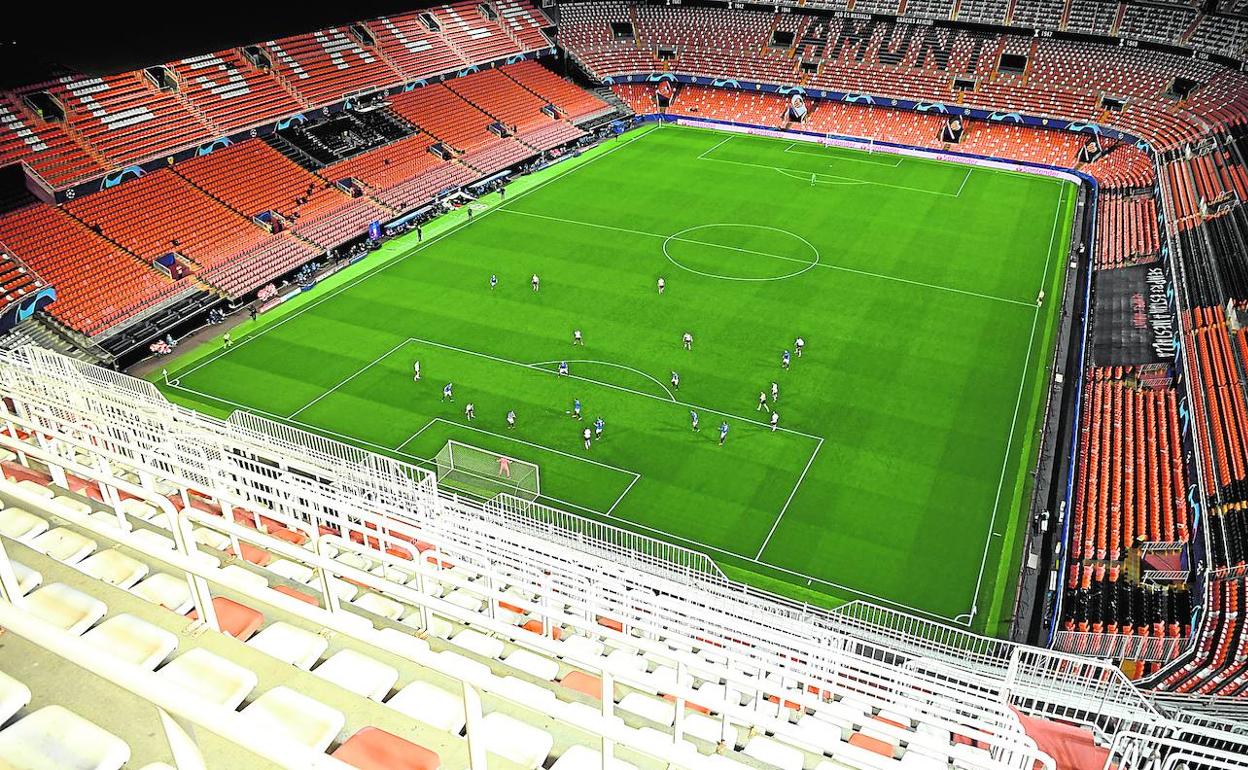 Estadio de Mestalla, durante el partido de Champions contra el Atalanta, a puerta cerrada.