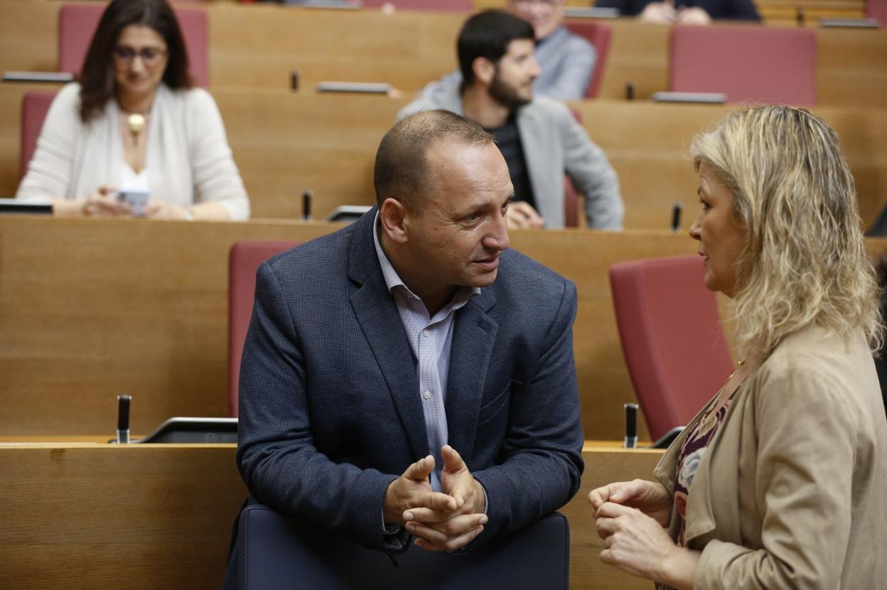 El vicepresidente Dalmau, con la consellera de Justicia, Gabriela Bravo.