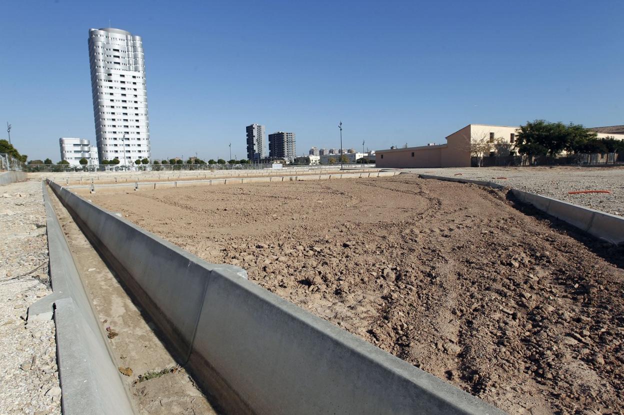 El complejo de Sociópolis, con el edificio abandonado de la Generalitat. jesús signes