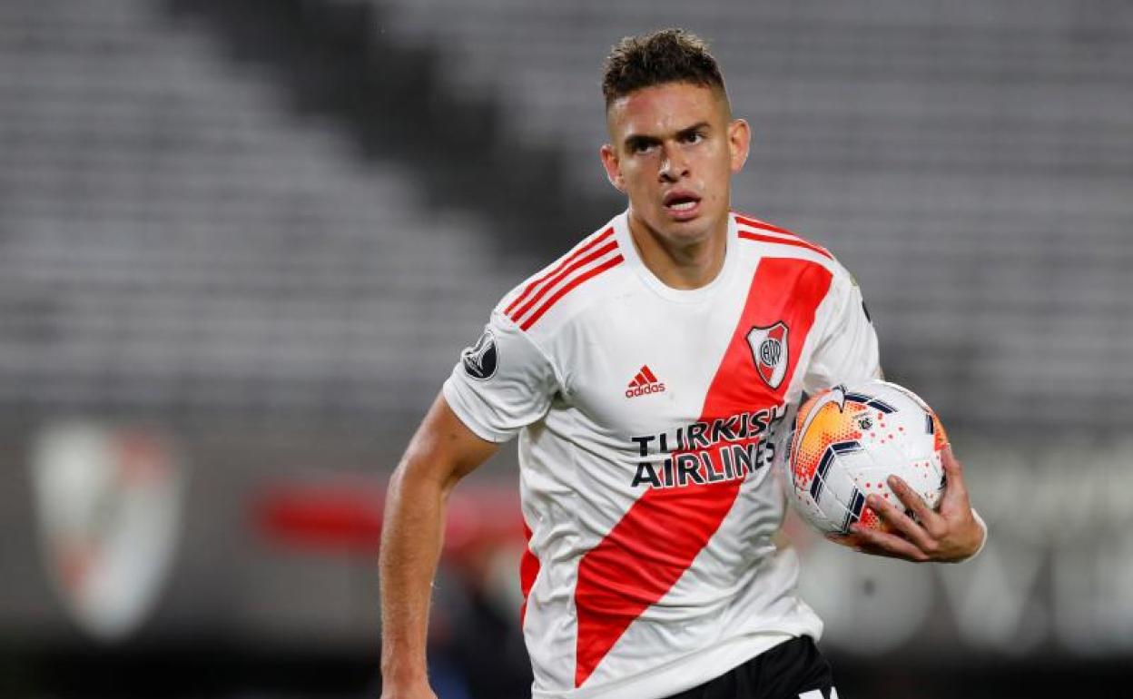 Santos Borré, futbolista de River, en un partido de Copa Libertadores. 