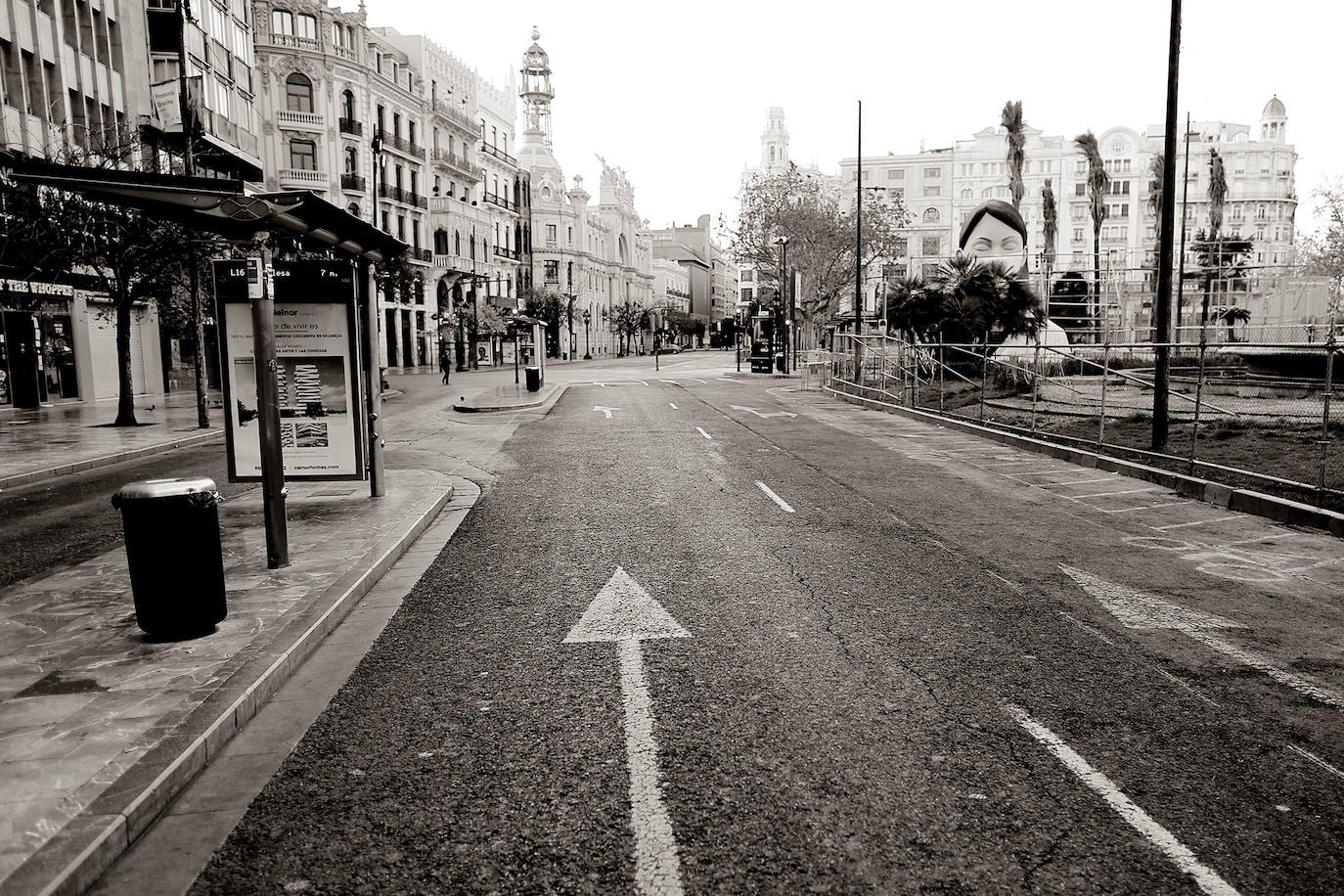 El Gobierno valenciano ha decretado el cierre a partir de las 24:00 horas de este viernes, de todos los bares, restaurantes y zonas de ocio para limitar la propagación y contagio del coronavirus. 