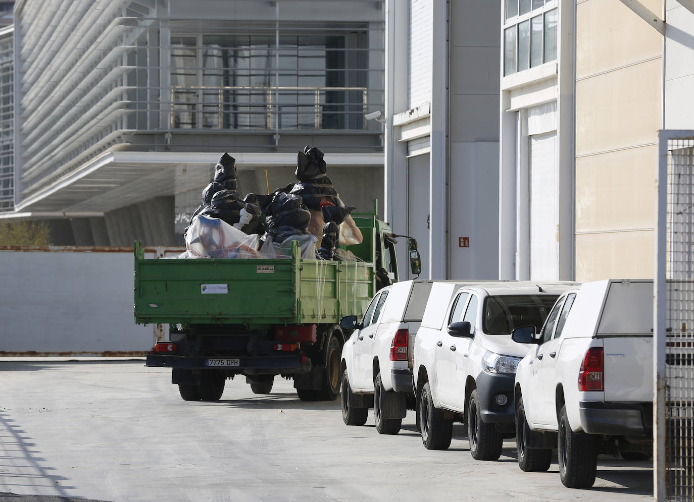 Fotos: Traslado de fallas a &#039;La &#039;Base&#039; de la Marina