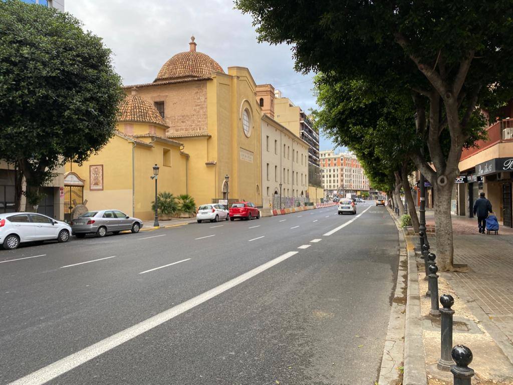 Sin coches ni gente en las arterias principales de la ciudad de Valencia.