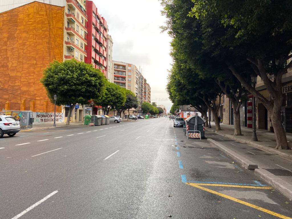 Sin coches ni gente en las arterias principales de la ciudad de Valencia.