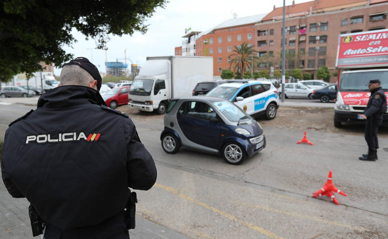 Control de la Policía Nacional este viernes en Valencia.