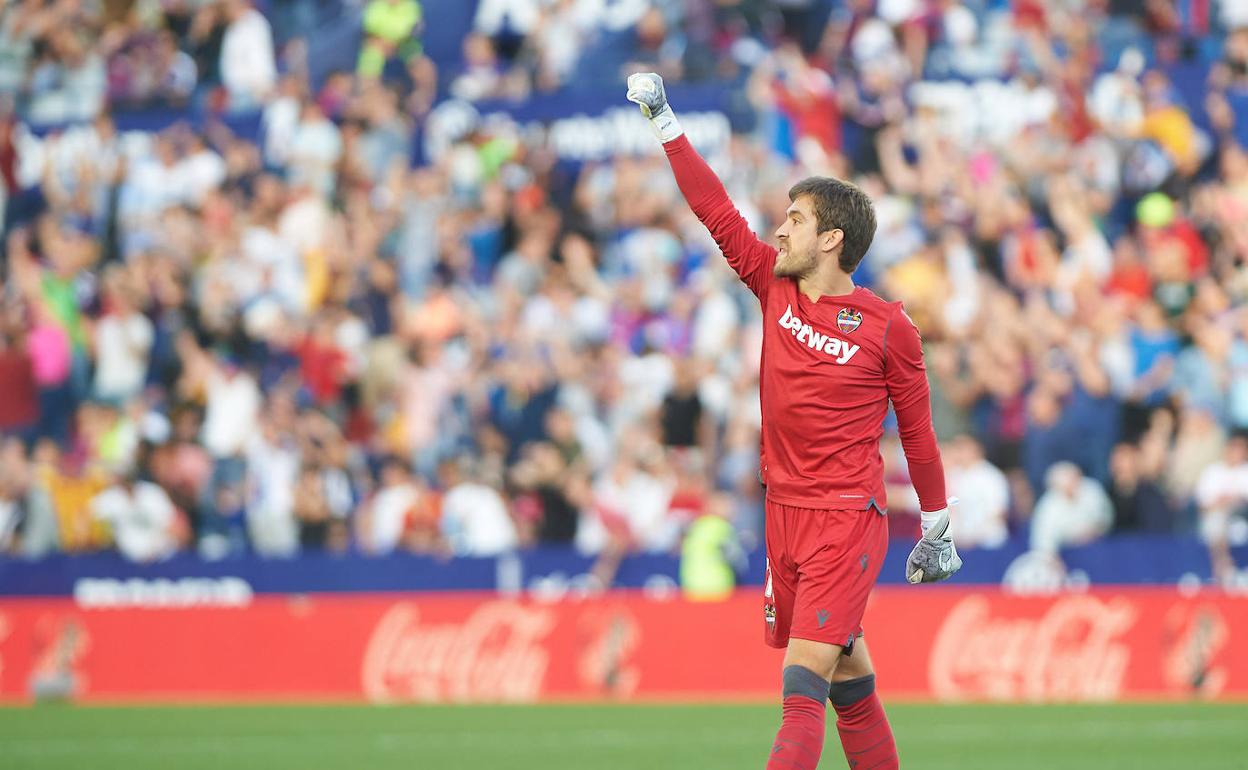 Aitor Fernández, tras la victoria ante el Barcelona en el Ciutat de València.