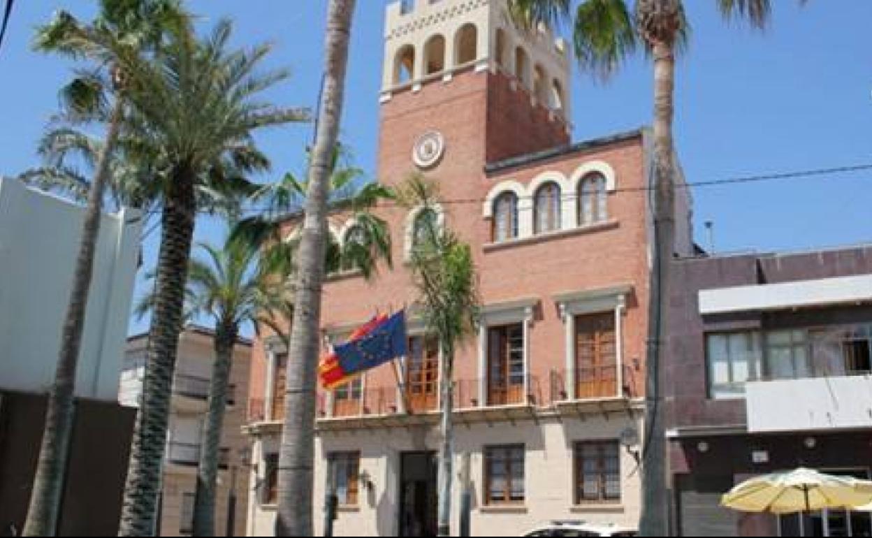 El ayuntamiento del municipio. 