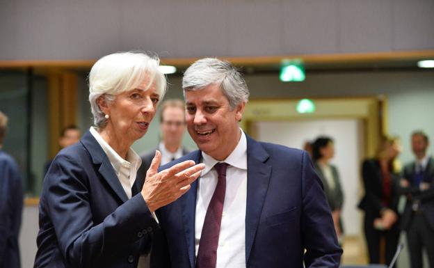 La presidenta del BCE, Christine Lagarde, junto al presidente del Eurogrupo, Mario Centeno.