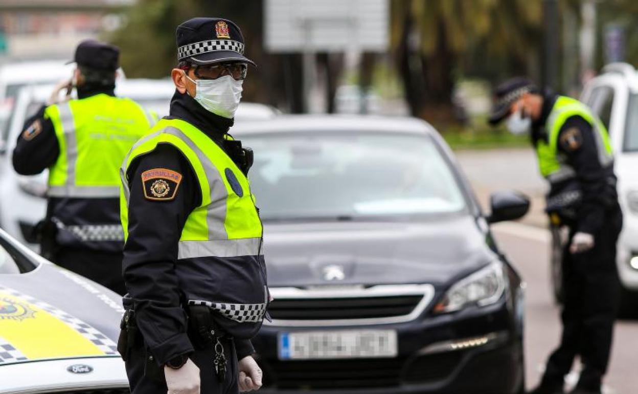 Control de la Policía Local en Valencia.