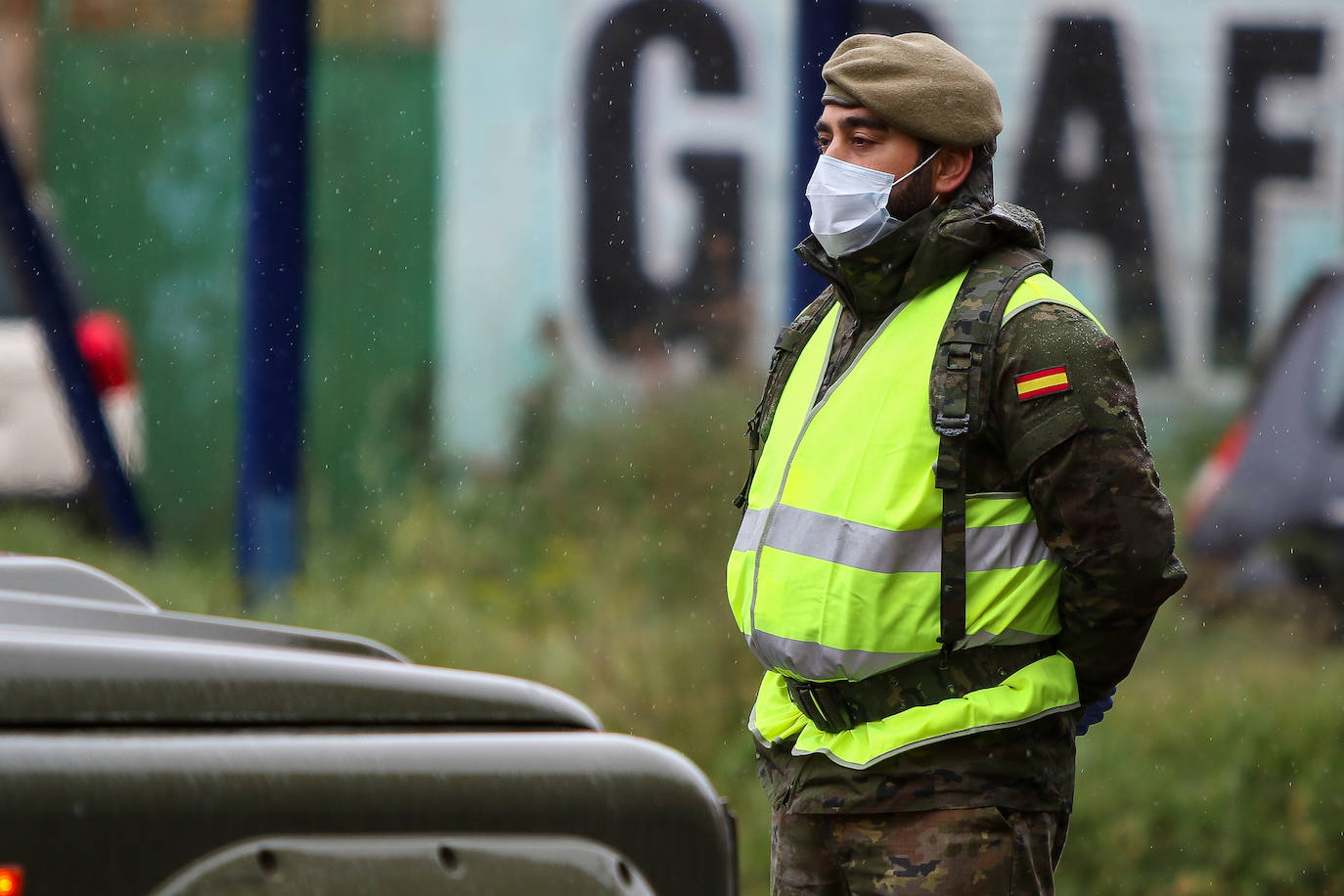 Control conjunto de miembros de la Policía Nacional y el Ejército en Valencia.