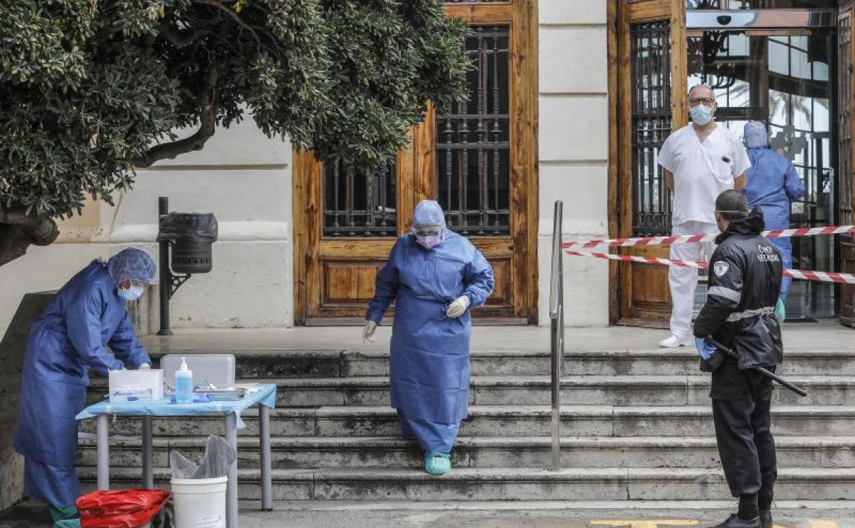 Test de COVID-19 para sanitarios en el Hospital Clínico-Malvarrosa de Valencia. 